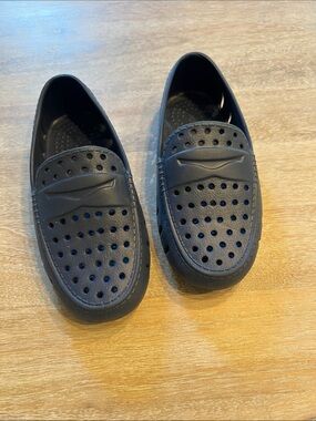 Floafers boys size 11 VVGUC